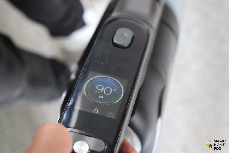 Der Powerknopf des Philips Aquatrio 9000 Cordless